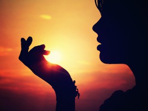 girl-sunset-hand-lips-sun